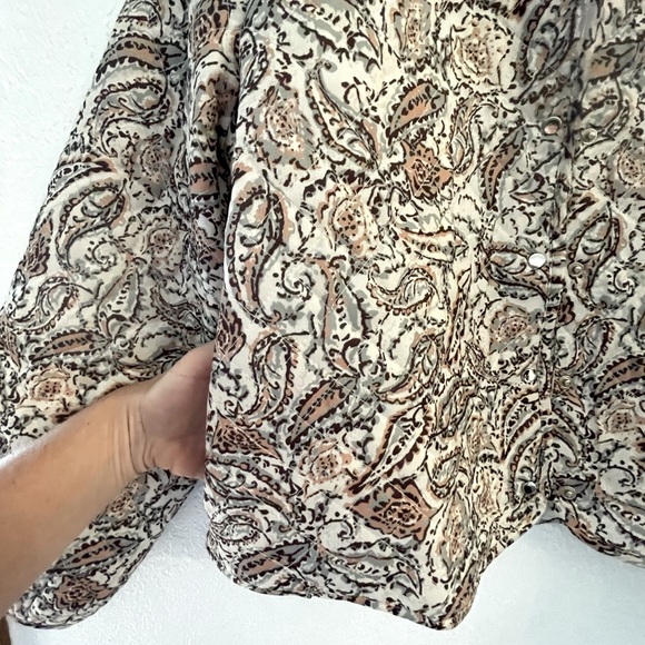 VICI // Quilted Paisley Snap-Up Jacket in Green & Off White - Picture 7 of 7